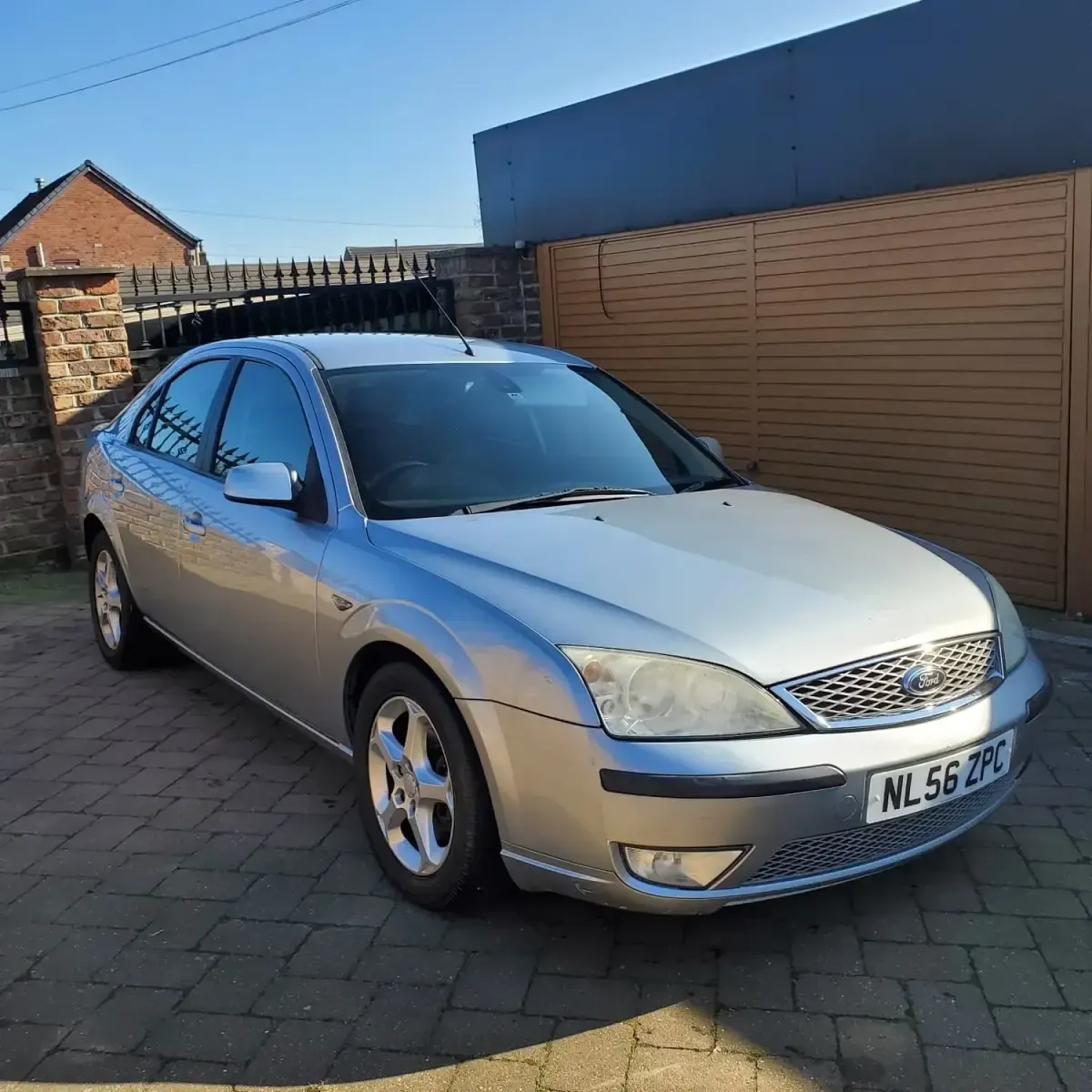 Usado Ford Mondeo 155 HP (114 kW) 2006 Prateado Citadino