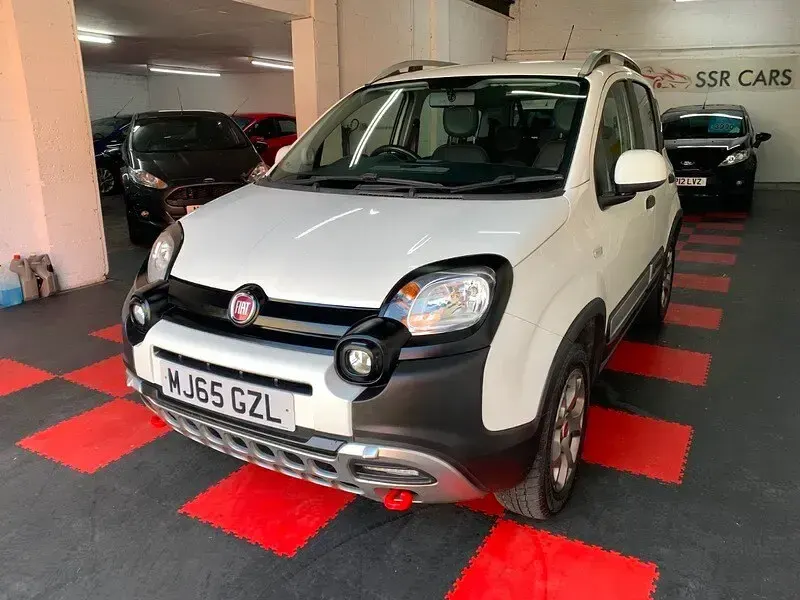 Used Fiat Panda Cross Cross 90 HP (66 kW) 2015 White Hatchback