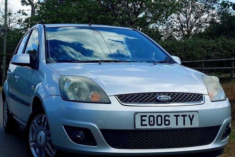 Silver Used 2006 Ford Fiesta Ghia Hatchback | £1,995 (Good price) - Image 1/1