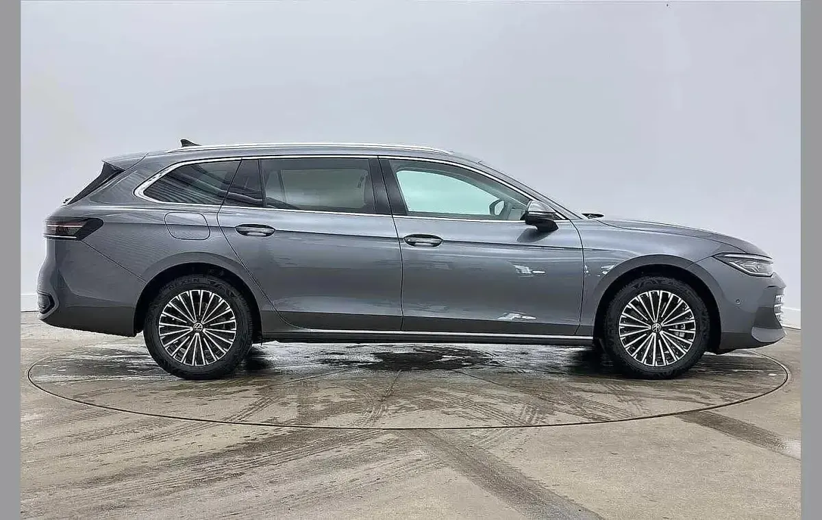 New VW Passat Elegance 204 HP (150 kW) 2026 Grey Estate