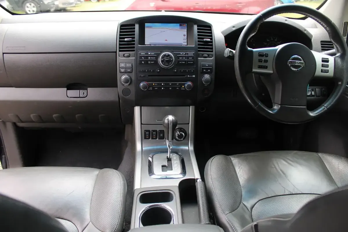 Used Nissan Navara Tekna 2014 Black Pickup