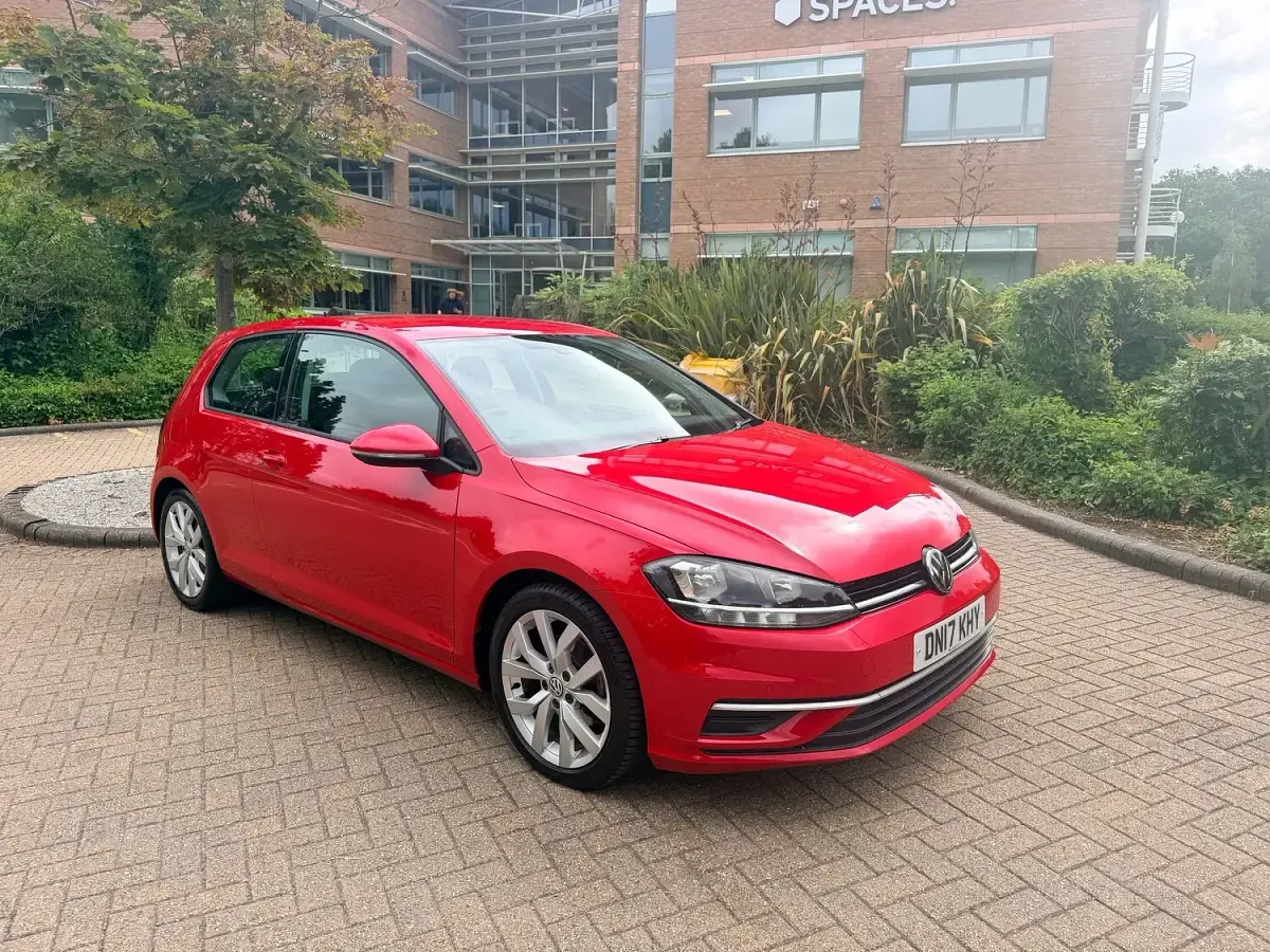 Used VW Golf VII SE 125 HP (91 kW) 2017 Red Hatchback