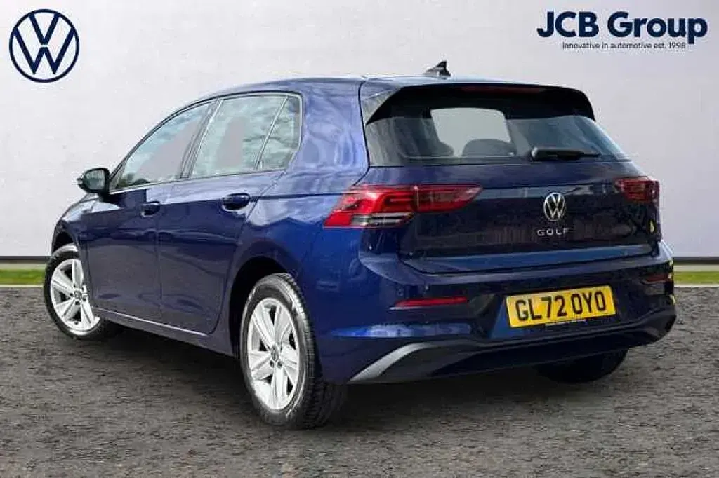 Begagnad VW Golf VIII Life 115 HK (84 kW) 2022 Blå Halvkombi