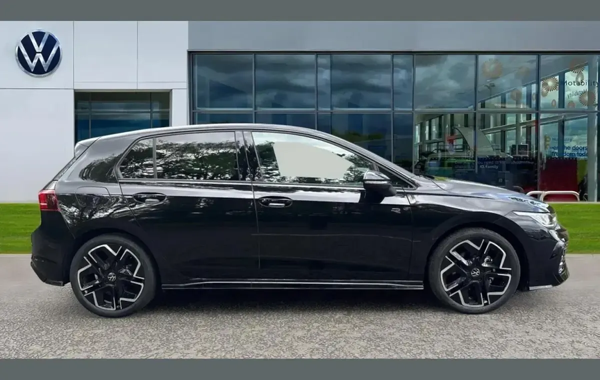 New VW Golf VIII R-line 147 HP (108 kW) 2026 Black Hatchback