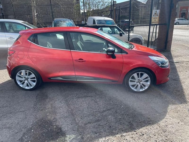 Usado Renault Clio IV Dynamique 90 HP (66 kW) 2016 Vermelho Citadino