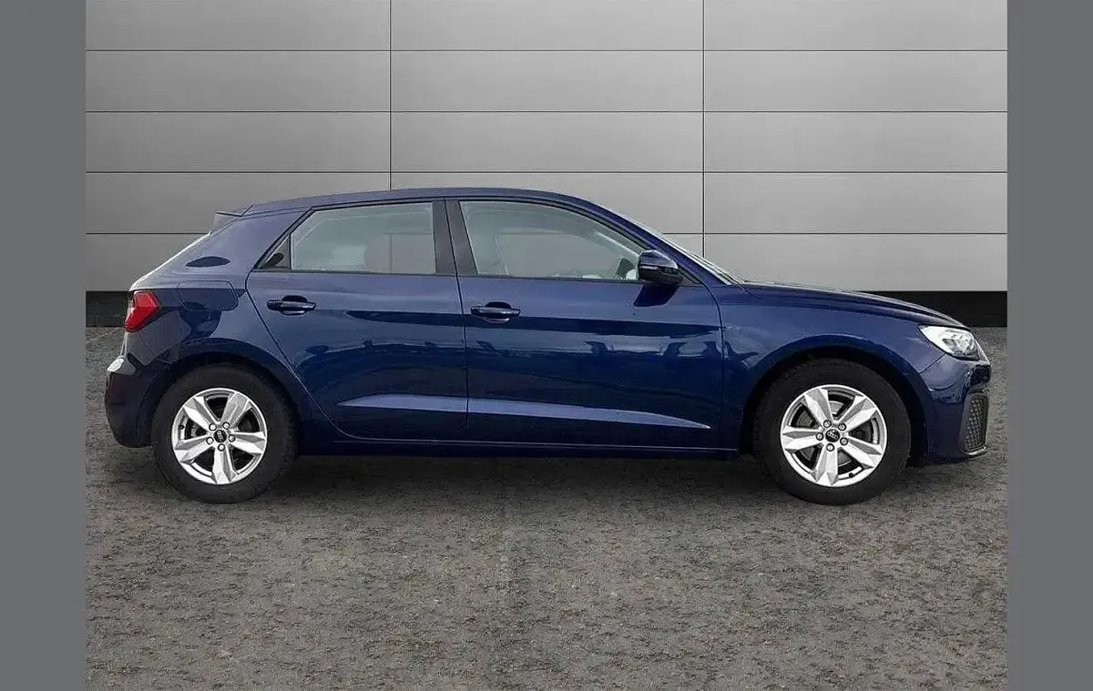 Used Audi A1 Design 108 HP (79 kW) 2023 Blue SUV