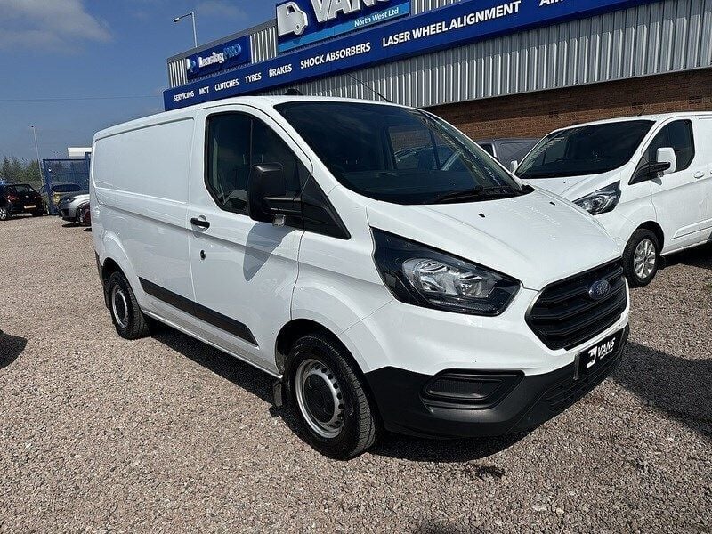 Frozen white (solid colour) Used 2022 Ford Transit Custom | £11,770 (Super price) - Image 1/4