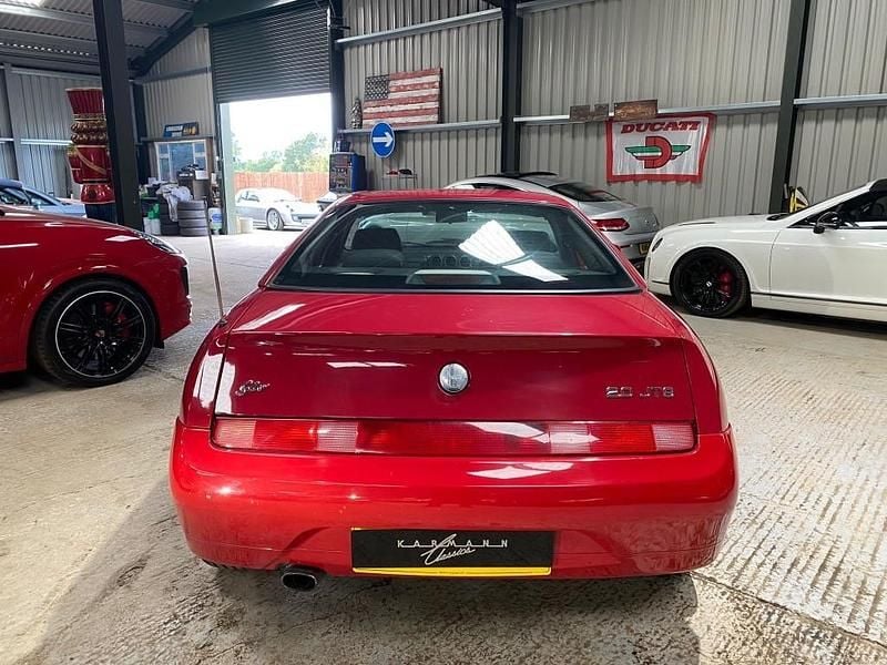 Used Alfa Romeo GTV Lusso 165 HP (121 kW) 2004 Red Coupe