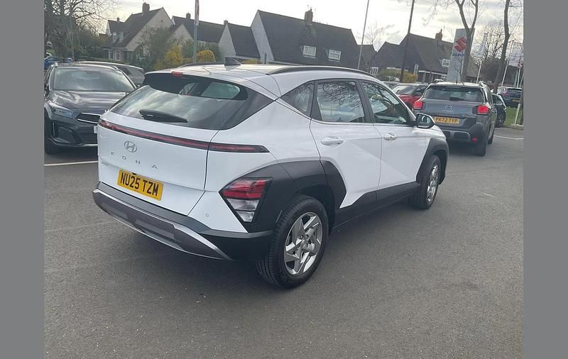 Used Hyundai Kona Advanced 99 HP (72 kW) 2025 White SUV