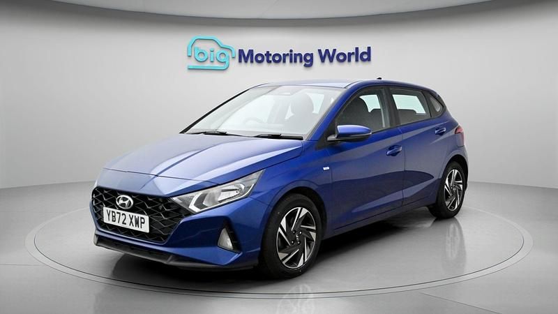 Używany Hyundai i20 SE 101 KM (74 kW) 2023 Niebieski Hatchback