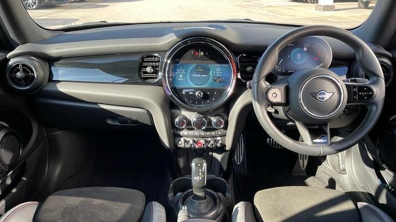 Used Mini Cooper Sport 134 HP (98 kW) 2023 White Hatchback