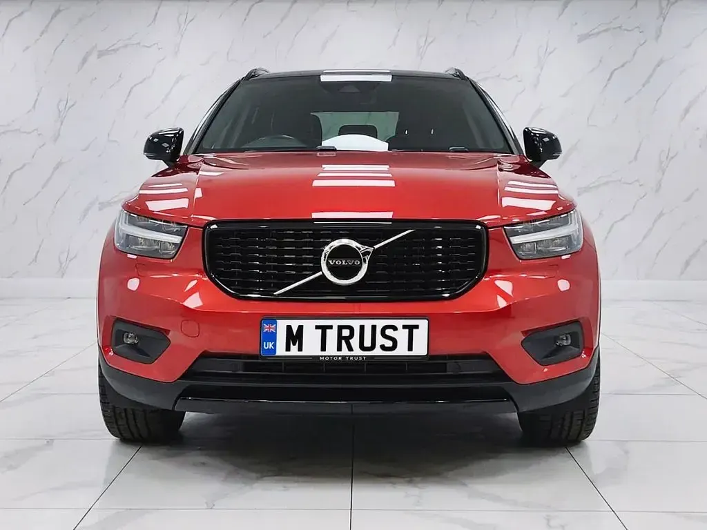 Used Volvo XC40 R-Design Pro 163 HP (119 kW) 2021 Red SUV
