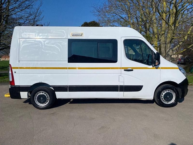 Used Vauxhall Movano 130 HP (95 kW) 2020 White MPV