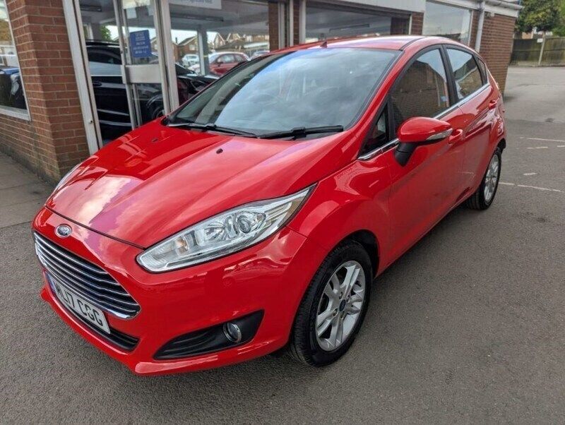 Red Used 2017 Ford Fiesta Zetec Hatchback | £7,695 (Fair price) - Image 1/4