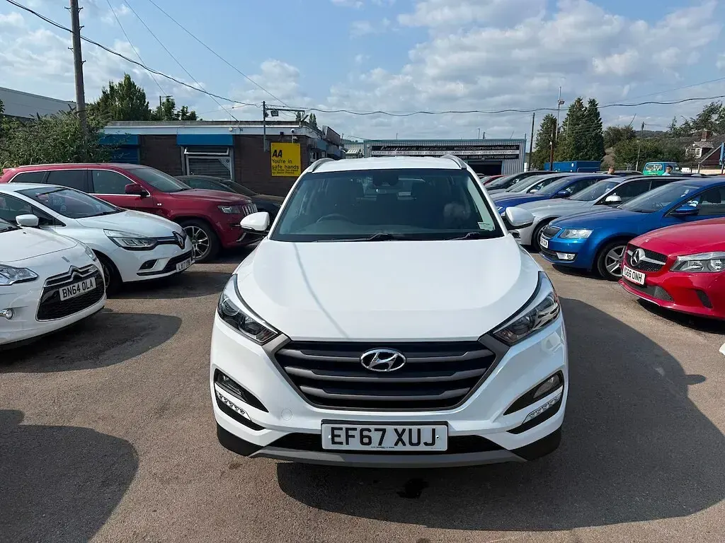 Used Hyundai Tucson SE 132 HP (97 kW) 2017 White SUV