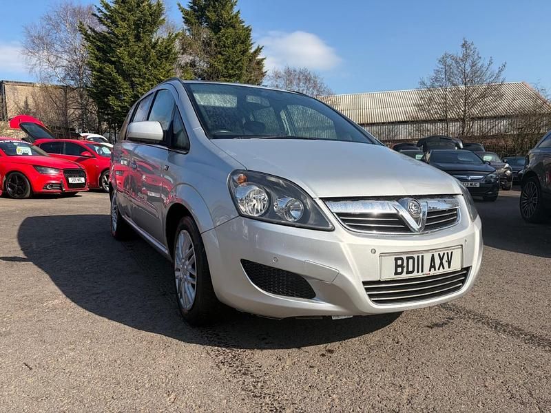 Second-hand Vauxhall Zafira 125 CP (91 kW) 2011 Argintiu Monovolum