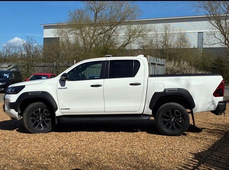 Used Toyota HiLux 204 HP (150 kW) 2023 White Pickup