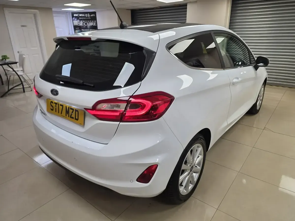 Used Ford Fiesta Titanium 100 HP (73 kW) 2017 White Hatchback