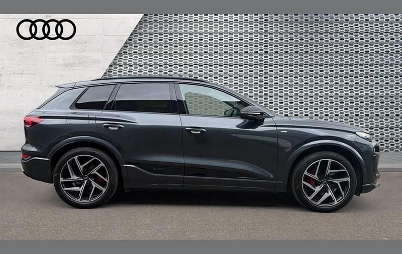 Begagnad Audi Q6 e-tron Performance 225 kW (306 HK) 2025 Grå SUV