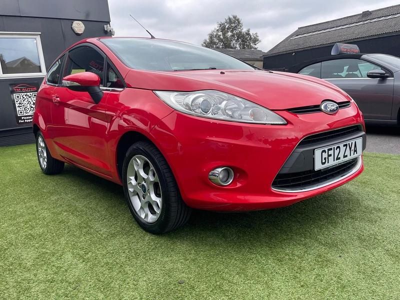 Used Ford Fiesta Zetec 82 HP (60 kW) 2012 Red Hatchback