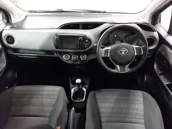 Used Toyota Yaris 99 HP (72 kW) 2017 Red Hatchback