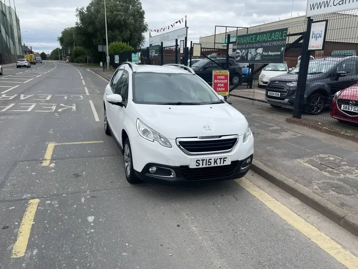 Used Peugeot 2008 Active 68 HP (50 kW) 2015 White SUV