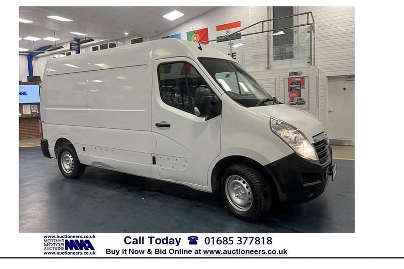 White Used 2015 Vauxhall Movano Van | £4,160 (Super price) - Image 1/4