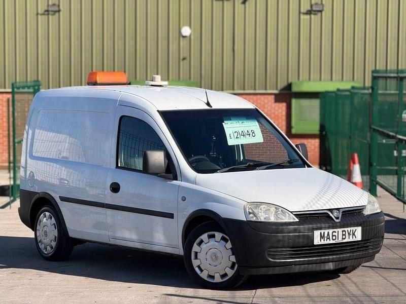 Used Vauxhall Combo 2011 White MPV
