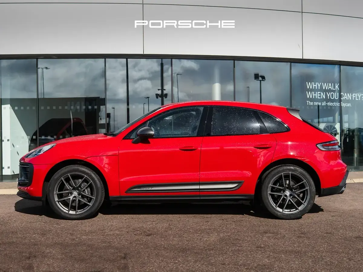 Used Porsche Macan 265 HP (194 kW) 2024 Red SUV