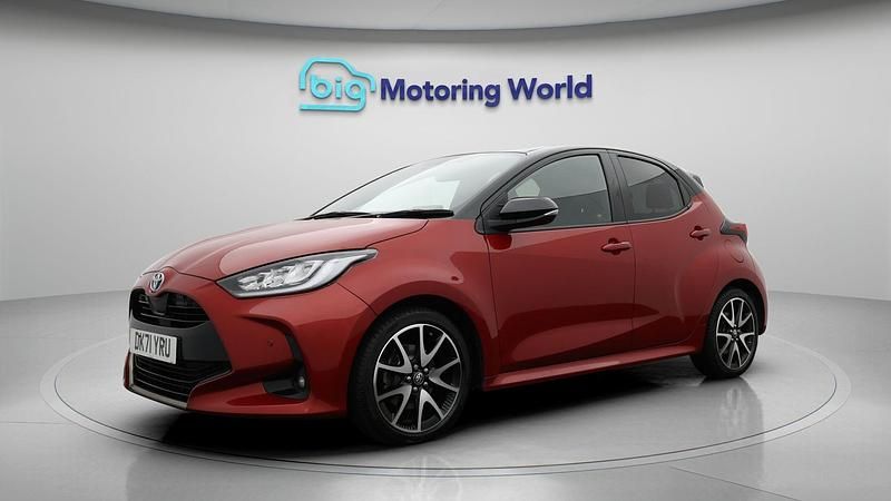 Used Toyota Yaris Hybrid 116 HP (85 kW) 2021 Red/black Hatchback