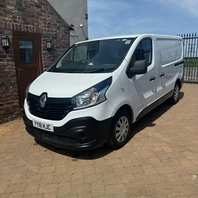 Used Renault Trafic Business 125 HP (91 kW) 2018 White MPV