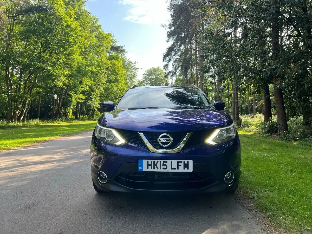 Usado Nissan Qashqai N-TEC 115 HP (84 kW) 2015 Azul SUV