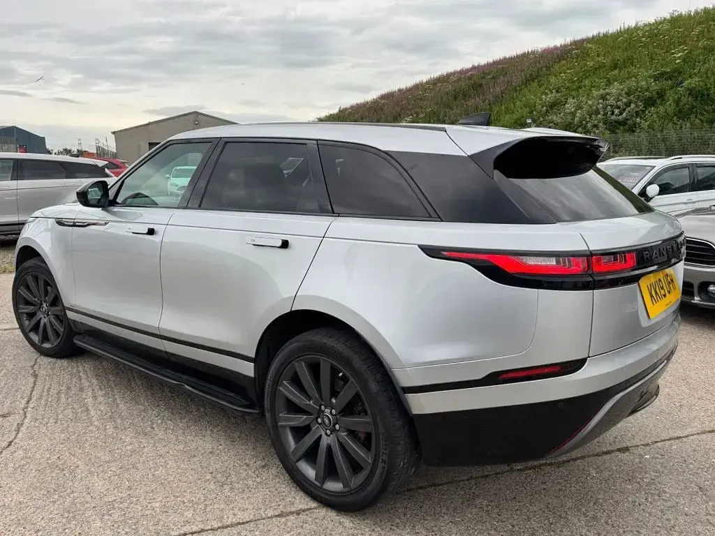 Used Land Rover Range Rover Velar HSE Dynamic 240 HP (176 kW) 2019 Silver SUV