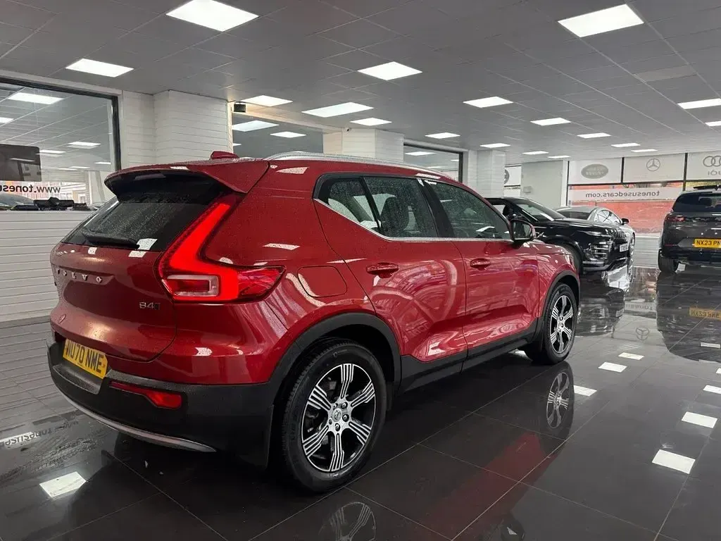 Used Volvo XC40 Inscription 197 HP (144 kW) 2020 Red SUV