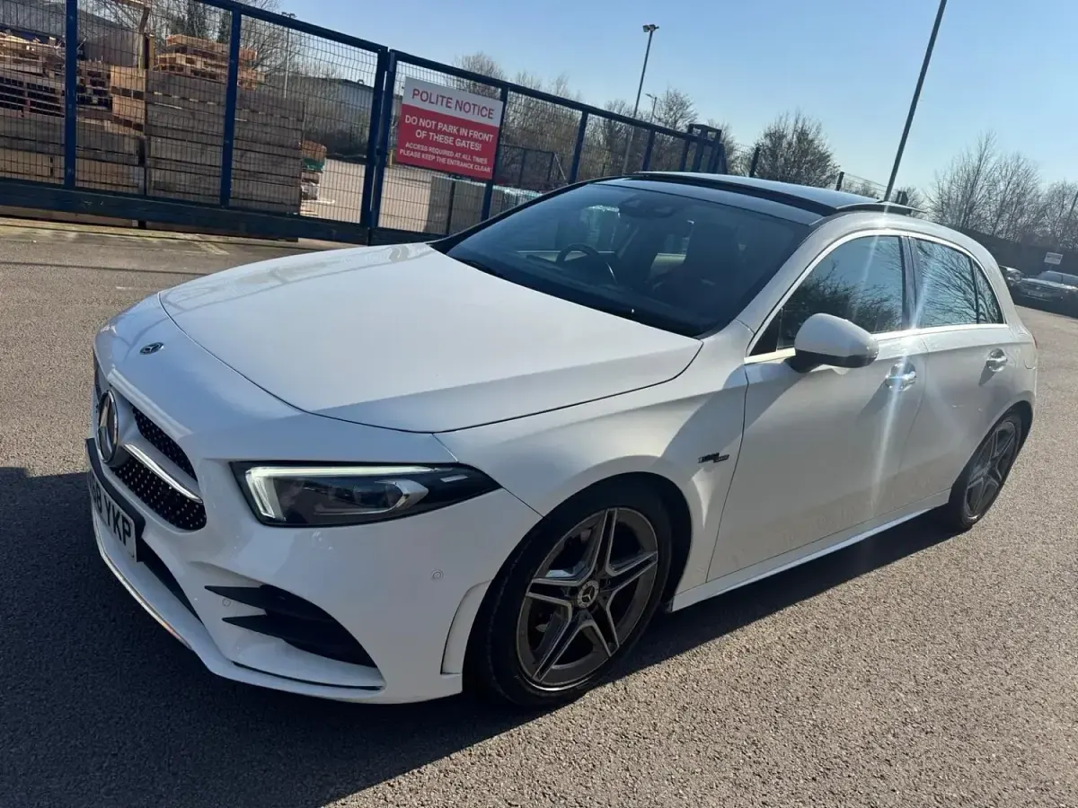 Begagnad Mercedes A180 AMG Line Premium Plus 116 HK (85 kW) 2018 Vit Halvkombi