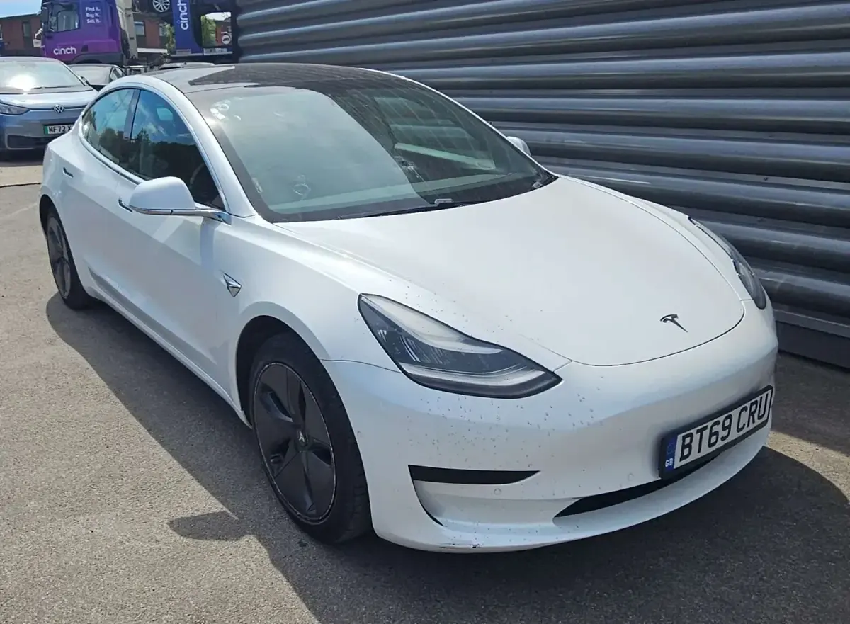 Used Tesla Model 3 Standard Range Plus 366 kW (498 HP) 2019 White Sedan