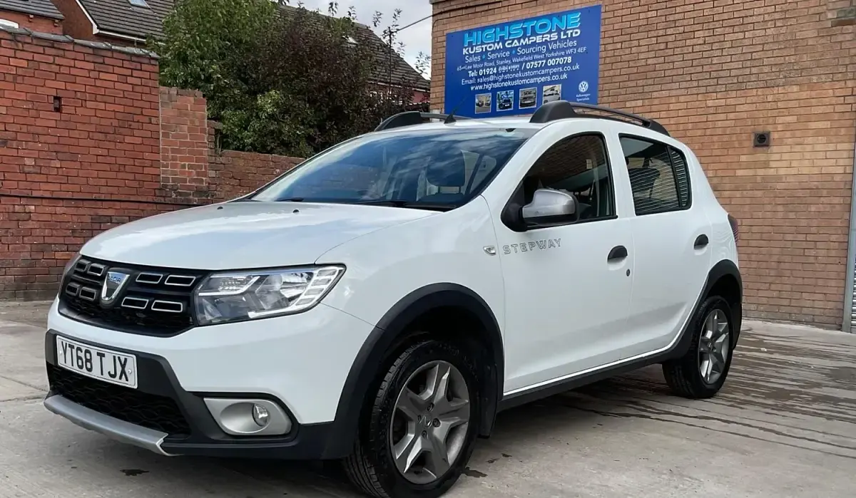 Used Dacia Sandero Comfort 90 HP (66 kW) 2018 White Hatchback
