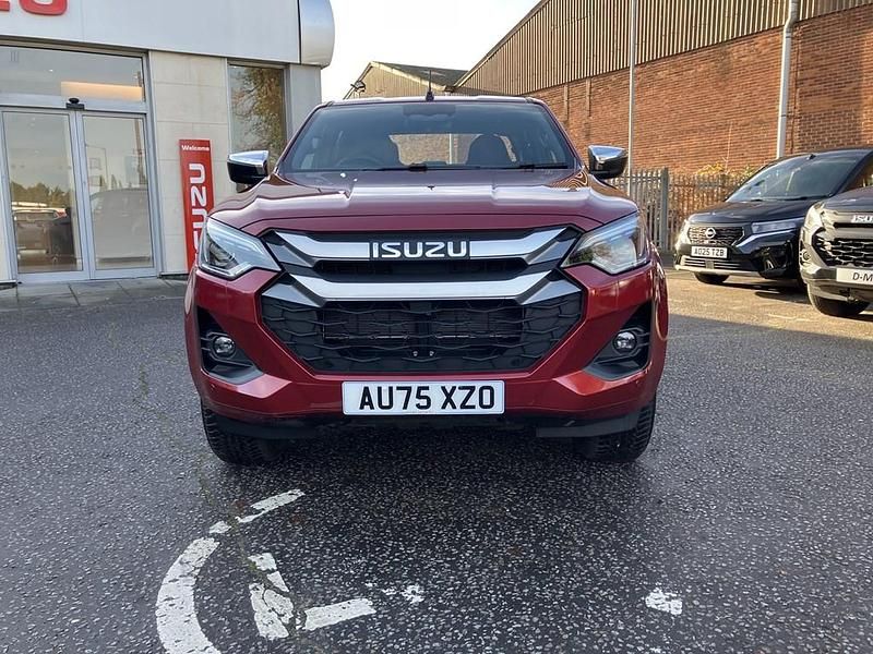 New Isuzu D-Max 163 HP (119 kW) 2025 564 spinel red Pickup