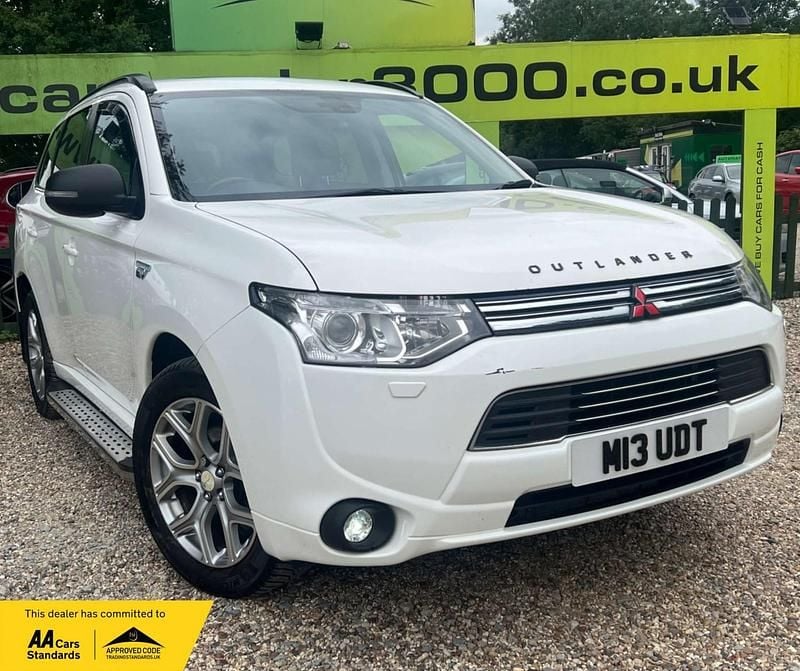 White Used 2015 Mitsubishi Outlander P-HEV SUV | £7,575 (Fair price) - Image 1/4