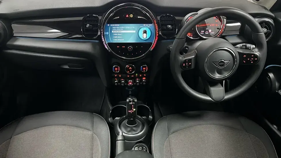 Used Mini Cooper Classic 134 HP (98 kW) 2023 Green Hatchback