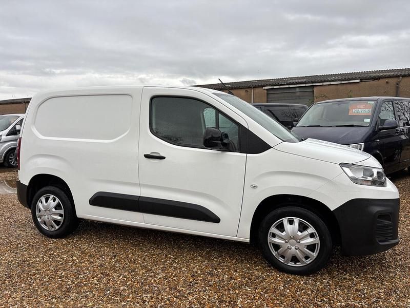 Usado Citroën Berlingo 2022 Blanco Monovolumen