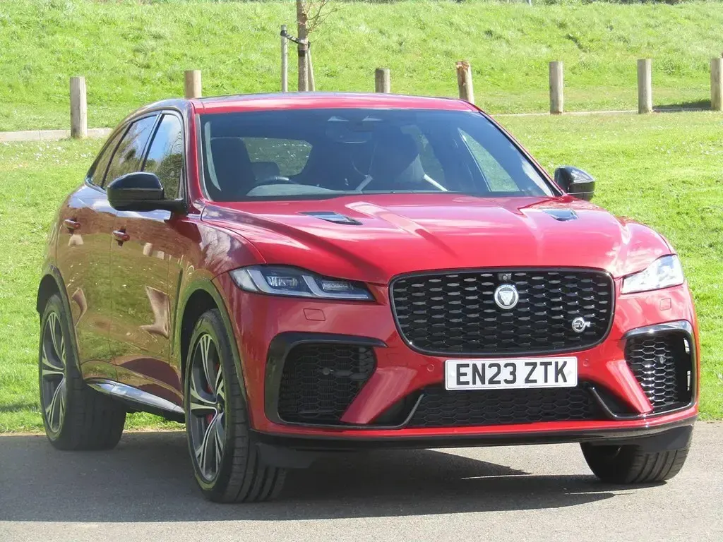 Used Jaguar F-Pace SVR 550 HP (404 kW) 2023 Red SUV