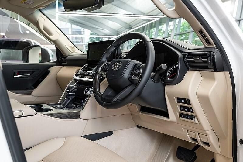 Used Toyota Land Cruiser 2023 Pearl white SUV