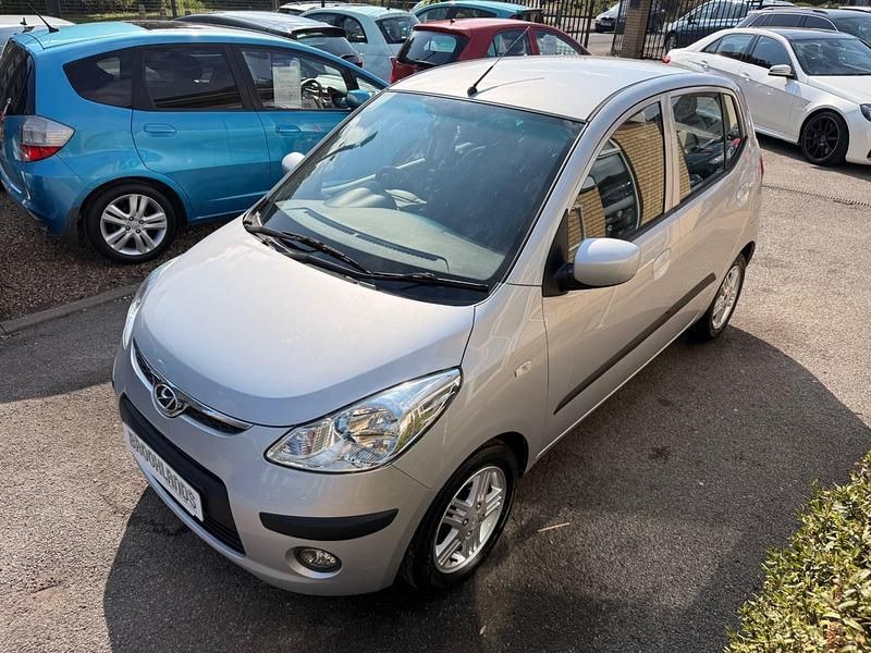 Usado Hyundai i10 Comfort 2010 Prateado Citadino