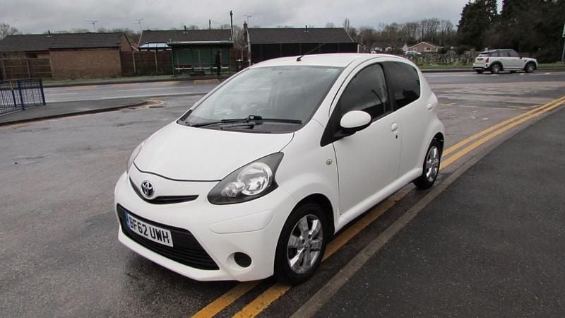 Used Toyota Aygo 2012 White Hatchback
