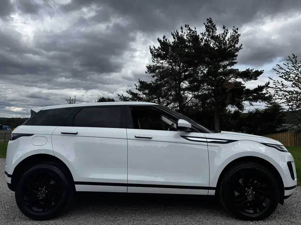 Käytetty Land Rover Range Rover evoque 163 HP (119 kW) 2022 Valkoinen Katumaasturi
