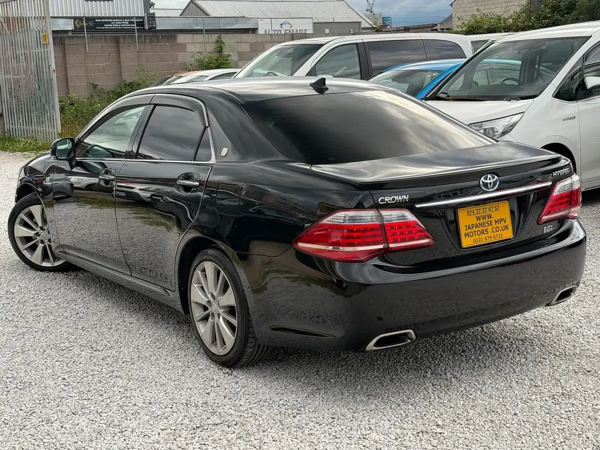 Used Toyota Crown 296 HP (217 kW) 2012 Black Sedan