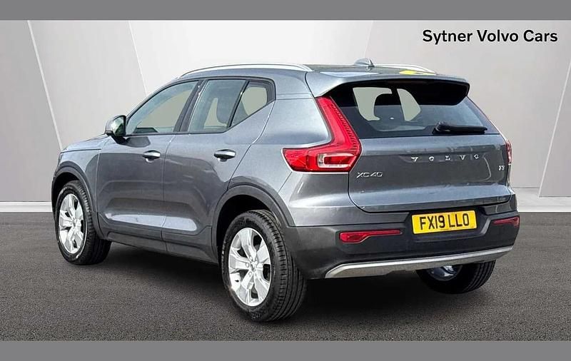 Used Volvo XC40 Momentum 154 HP (113 kW) 2019 Grey SUV