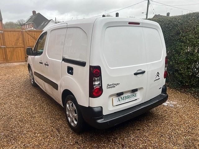 Used Citroën Berlingo 75 HP (55 kW) 2016 White MPV