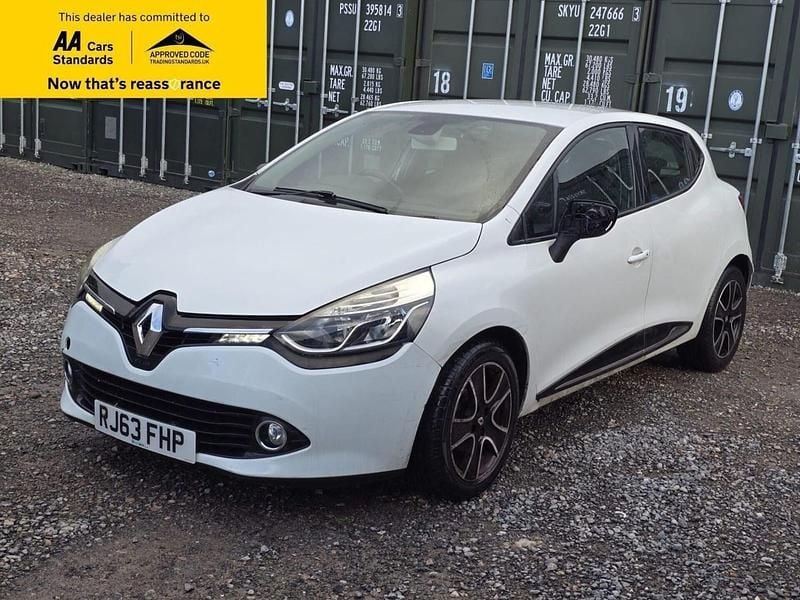 Used Renault Clio IV Dynamique 75 HP (55 kW) 2014 White Hatchback